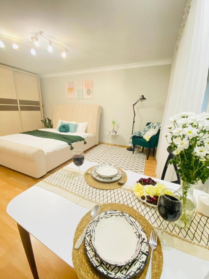 Like Home Apartments Timiryazev Street Алма Ата Екстериор снимка